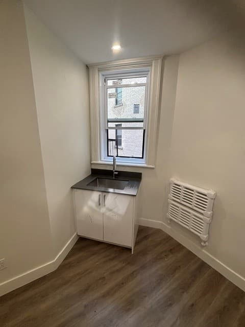 2190 Northcliffe-5258 Sherbrooke · Apt. S-07 — Photo 1 of 14 — 2190 Northcliffe-5258 Sherbrooke · Apt. S-07